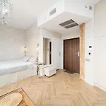 아파트 Ans Hanza Tower 17th Floor With View, Swimming Pool Area With Saunas, Viewing Terrace *