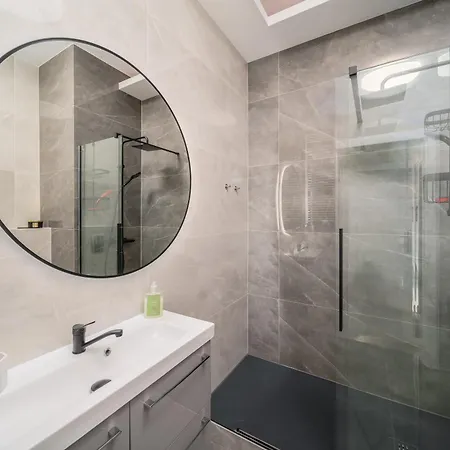 Ans Hanza Tower 17th Floor With View, Swimming Pool Area With Saunas, Viewing Terrace Lägenhet