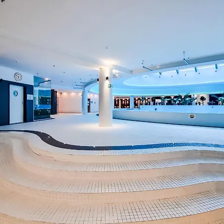 Ans Hanza Tower 17th Floor With View, Swimming Pool Area With Saunas, Viewing Terrace Lägenhet